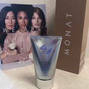Monat Blow out cream